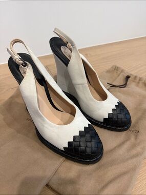 Bottega Veneta White/Black Leather and Suede Slingback Wedge Pumps Size 39
